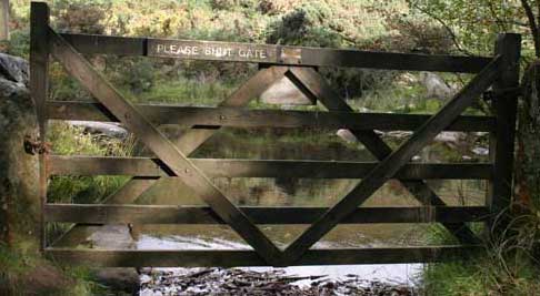 please shut the gate